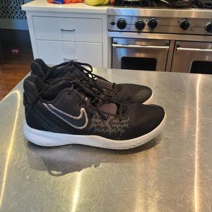 Nike Kyrie Basketball Shoe Size 8.5